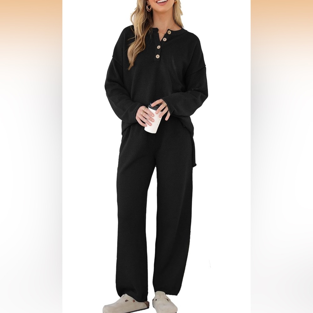 Pretty Garden Black Two-Piece Lounge Set with Button Henley, size M